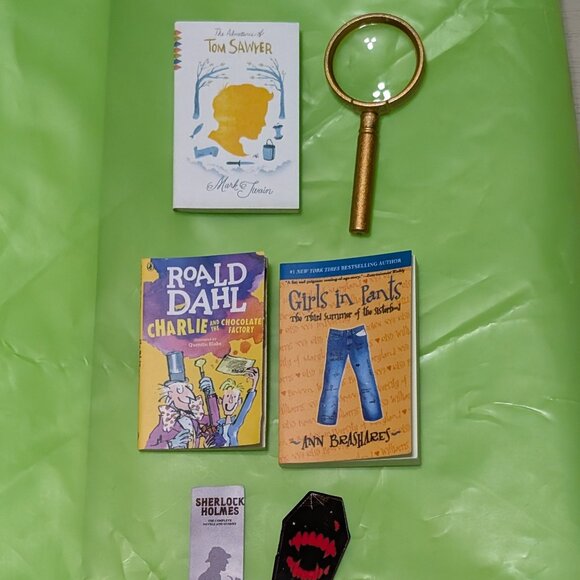 Mini Brands - Books series 2 Extras! - Picture 1 of 6